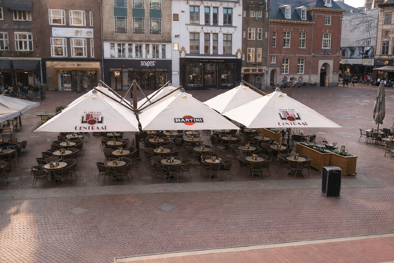 Parasol systeem met inritsbare regengoten