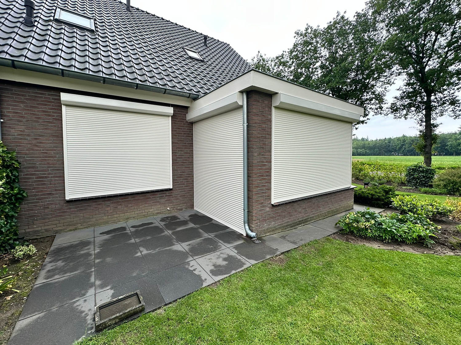  Screens in Halfopen Positie: Ontdek de veelzijdigheid van onze screens in halfopen positie voor aangename luchtstroom.