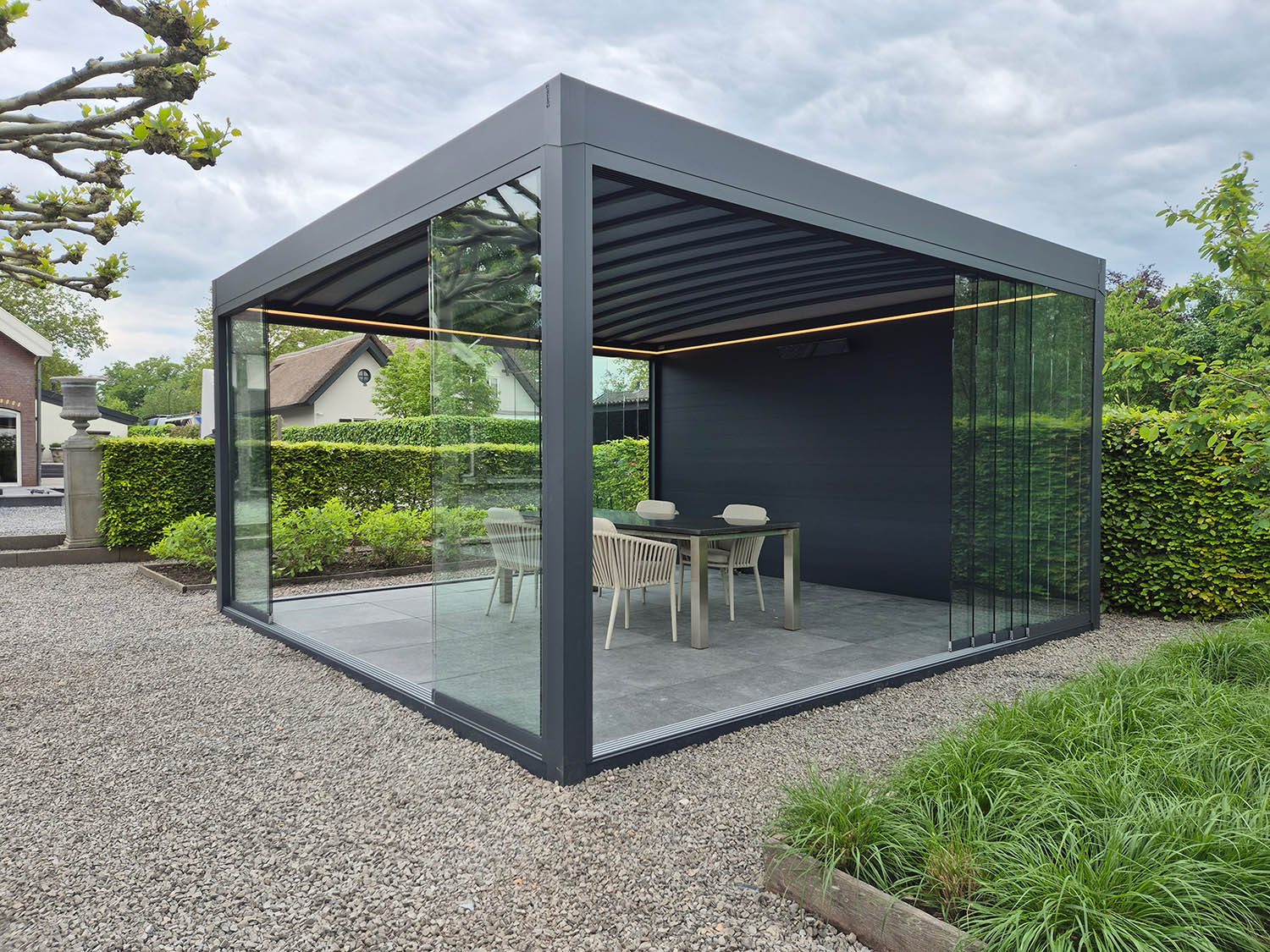Corradi Imago terrasoverkapping in Deventer met geïntegreerde staanders